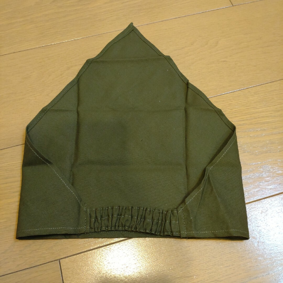 セール！ハンドメイド　子供用三角巾　カーキ　無地 ハンドメイドの生活雑貨(キッチン小物)の商品写真