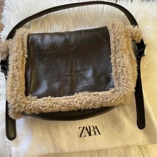 ザラ(ZARA)のZara Faux Shearling ショルダーバッグ(ショートパンツ)