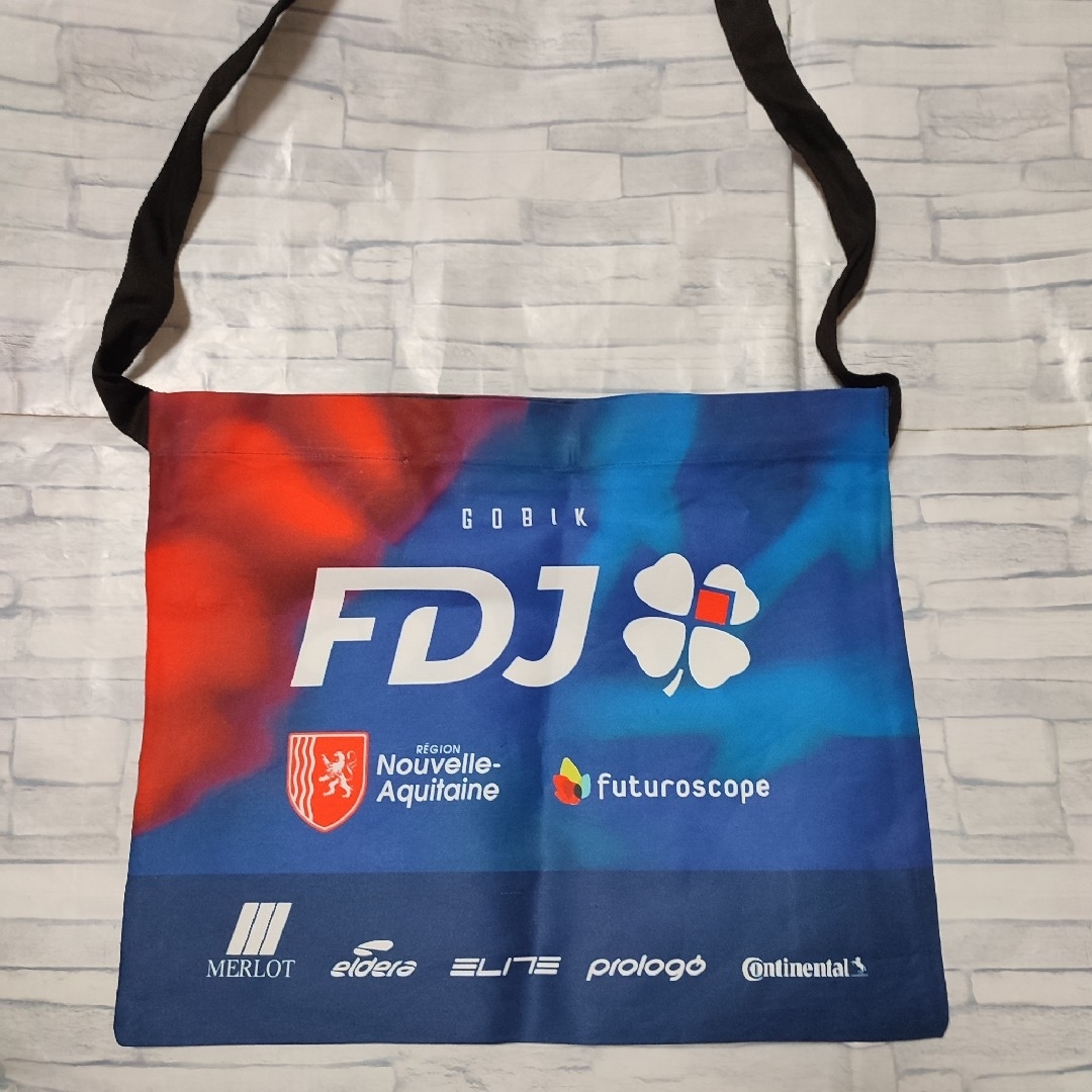 支給品　サコッシュ　FDJ　鞄　GOBIK サイクルジャージ　ロードバイク スポーツ/アウトドアの自転車(バッグ)の商品写真