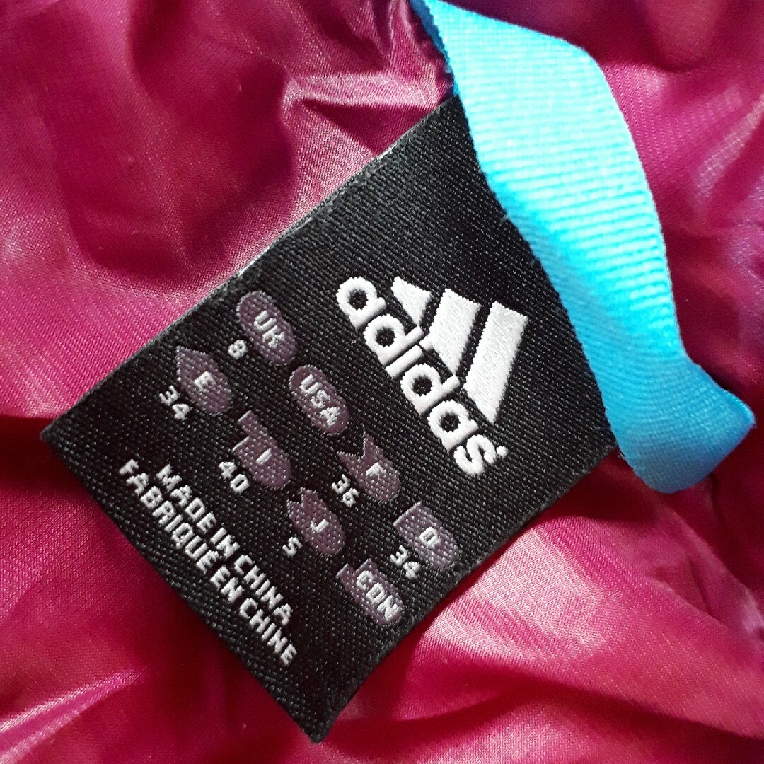 adidas(アディダス)のアディダス　レディース　ダウンコート レディースのジャケット/アウター(ダウンコート)の商品写真