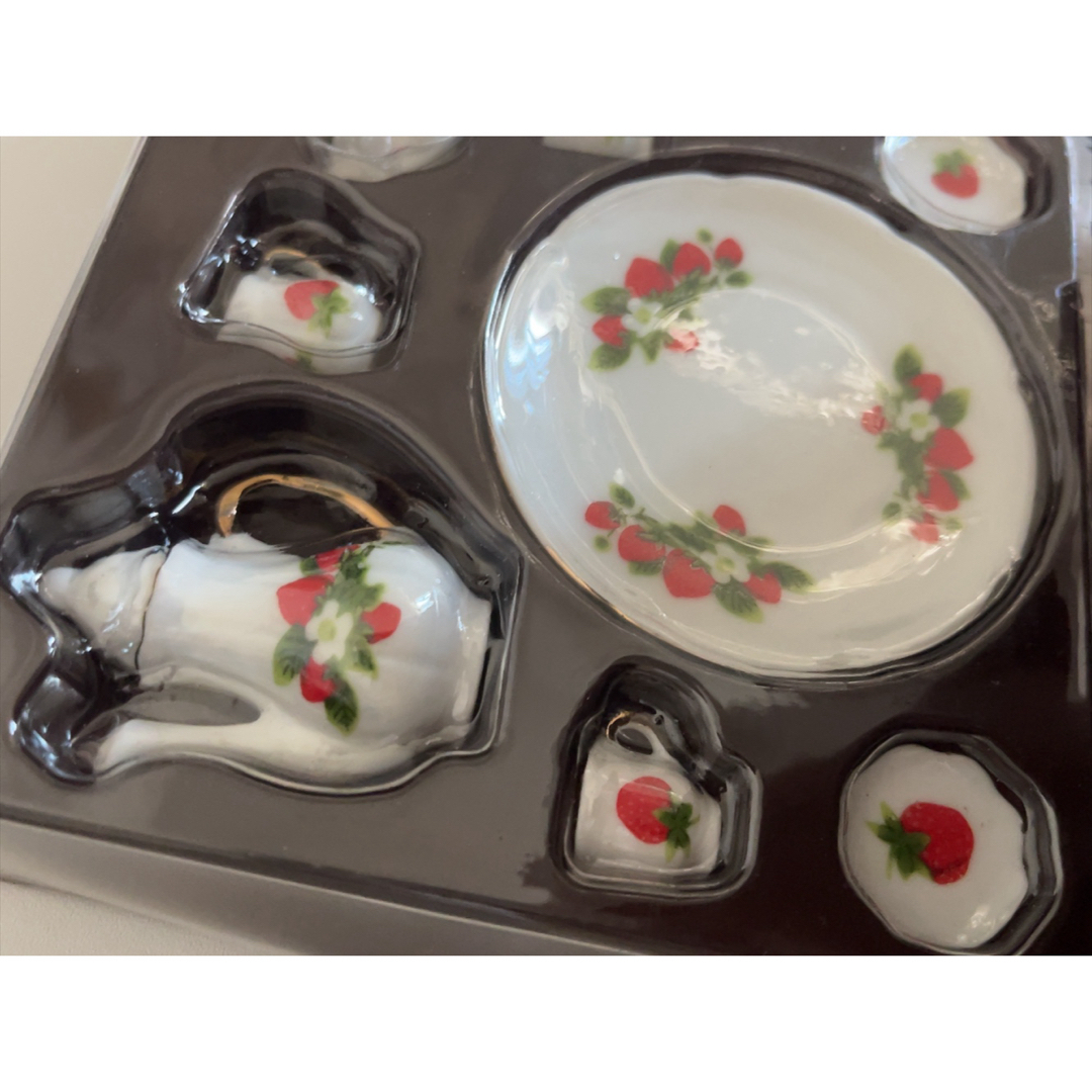ミニチュア 食器 イチゴ ティーセット お皿 家具 ドール ハンドメイドのおもちゃ(ミニチュア)の商品写真