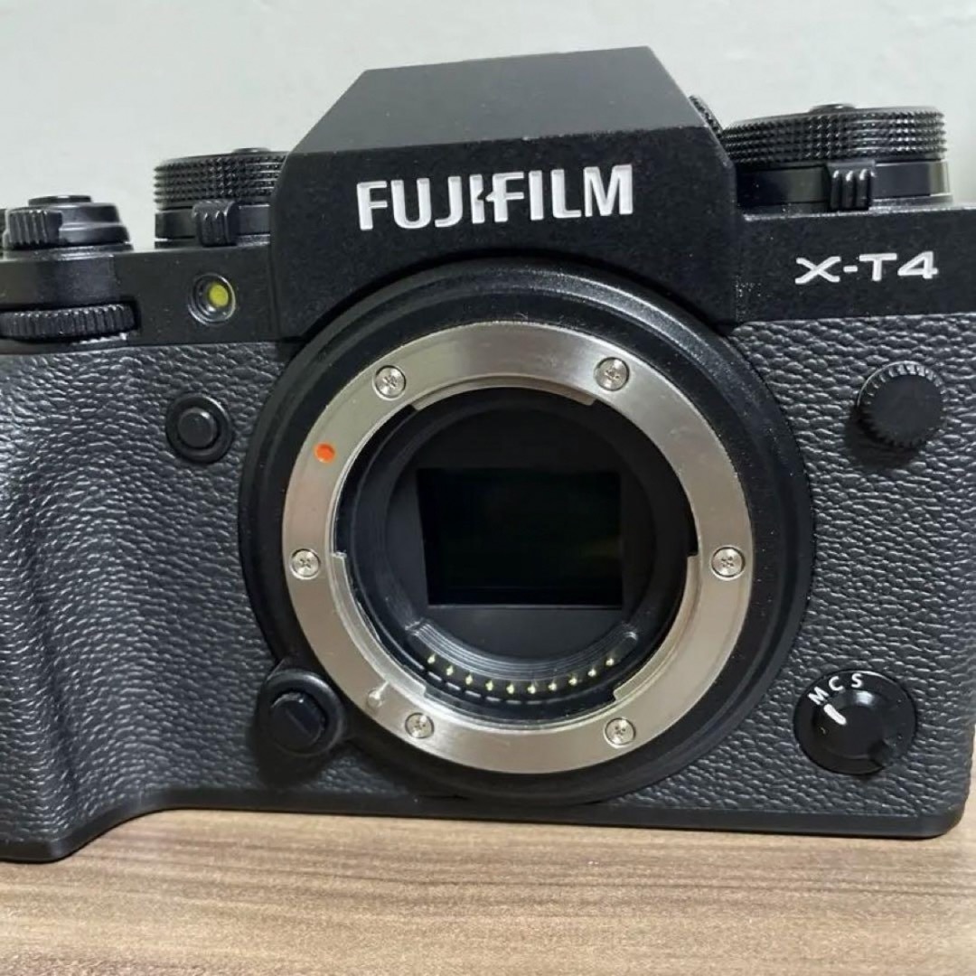 富士フイルム(フジフイルム)のFUJIFILM X-T4 ブラック 美品 スマホ/家電/カメラのカメラ(ミラーレス一眼)の商品写真