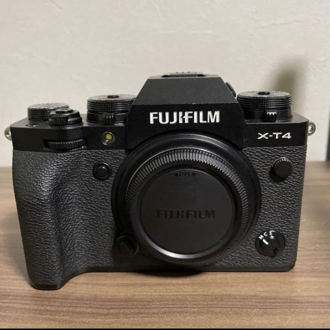 富士フイルム(フジフイルム)のFUJIFILM X-T4 ブラック 美品 スマホ/家電/カメラのカメラ(ミラーレス一眼)の商品写真