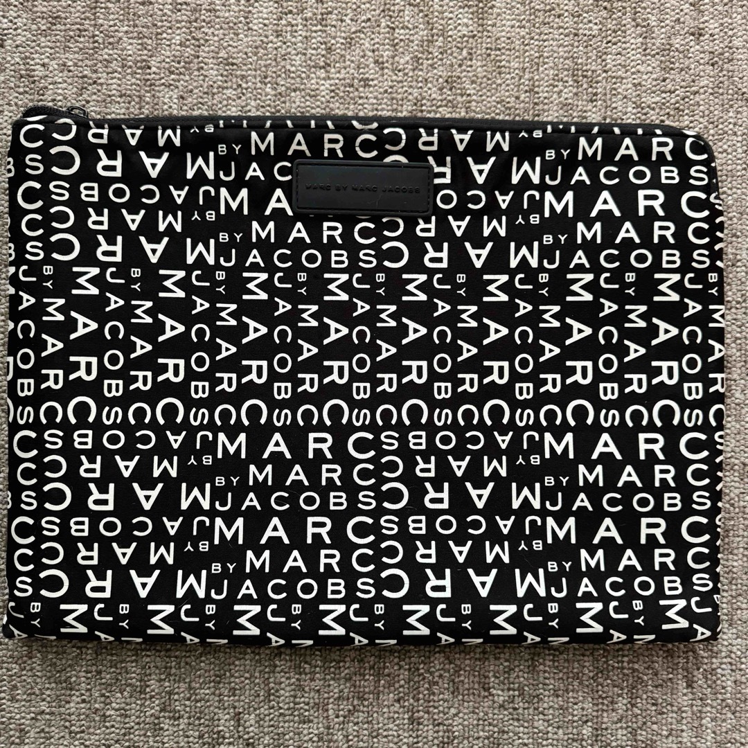 MARC BY MARC JACOBS(マークバイマークジェイコブス)のMARC JACOBS パソコンケース　マークジェイコブス スマホ/家電/カメラのPC/タブレット(PC周辺機器)の商品写真