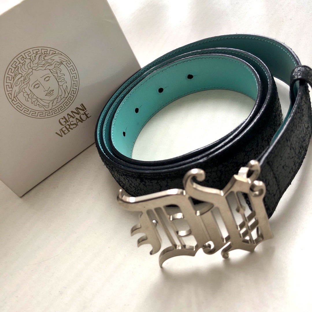 VERSACE - ☆希少超美品VERSACEヴェルサーチェ ゴシックロゴ VERSACE - ☆希少超美品VERSACEヴェルサーチェ ゴシックロゴ