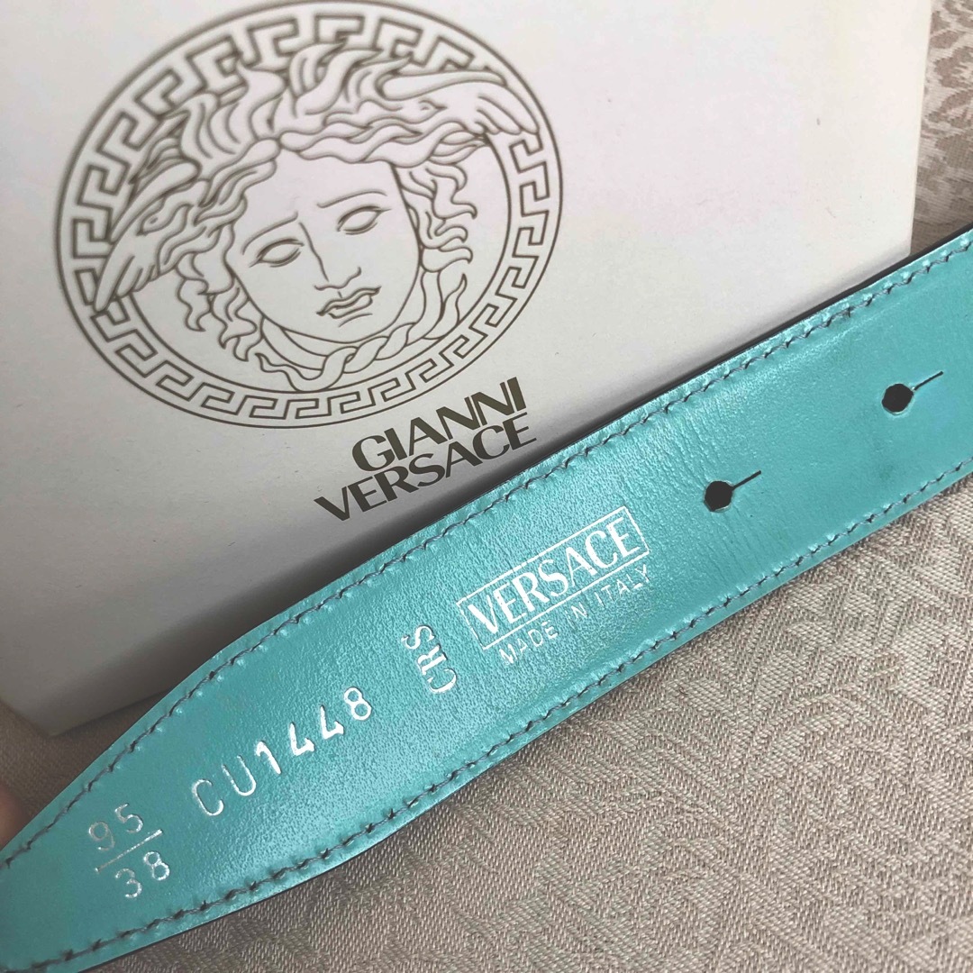 VERSACE - ☆希少超美品VERSACEヴェルサーチェ ゴシックロゴ VERSACE - ☆希少超美品VERSACEヴェルサーチェ ゴシックロゴ