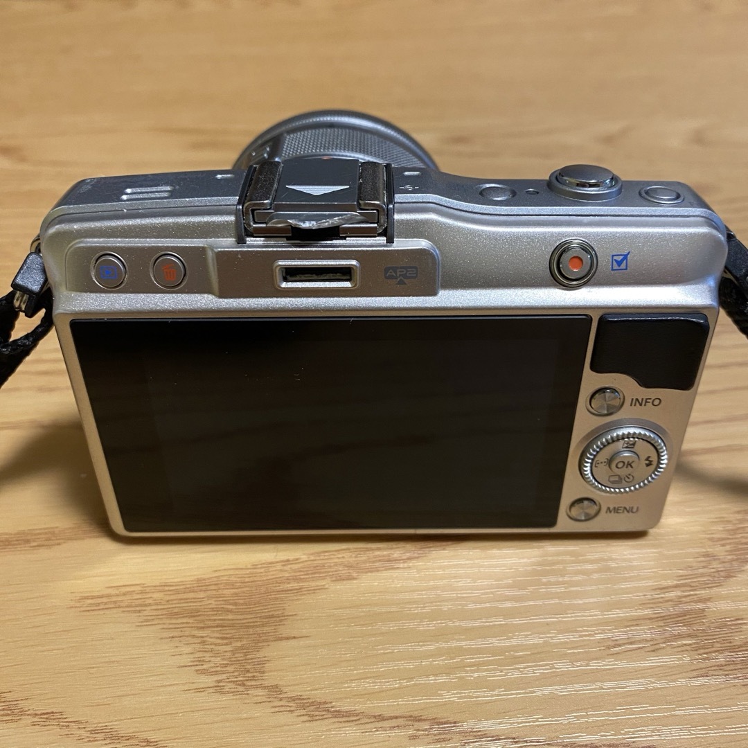 OLYMPUS(オリンパス)のミラーレス一眼 OLYMPUS PEN mini E-PM2 スマホ/家電/カメラのカメラ(ミラーレス一眼)の商品写真