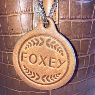 フォクシー(FOXEY)のFOXEYクロコ型押しレザーショルダーバッグ(ショルダーバッグ)