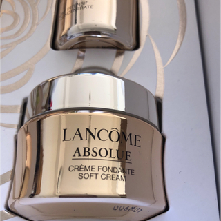 ランコム(LANCOME)のアプソリュ　ソフトクリーム　15ml 新品未使用(フェイスクリーム)