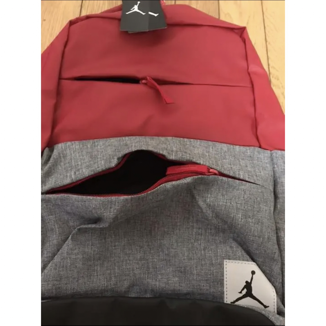 Jordan Brand（NIKE）(ジョーダン)のエア・ジョーダンバックパック　レッドxグレー エンタメ/ホビーのタレントグッズ(スポーツ選手)の商品写真