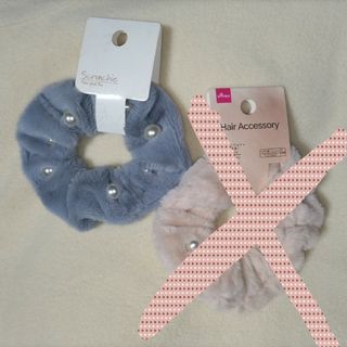 ダイソー(DAISO)の【同梱50円】 パール付きフェイクファーシュシュ(ヘアゴム/シュシュ)