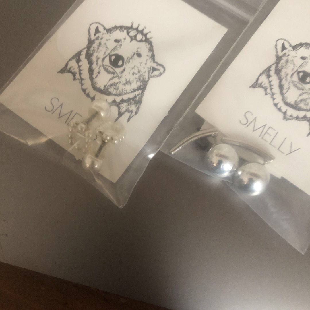 SMELLY(スメリー)のSMELLYピアス　2個 レディースのアクセサリー(ピアス)の商品写真