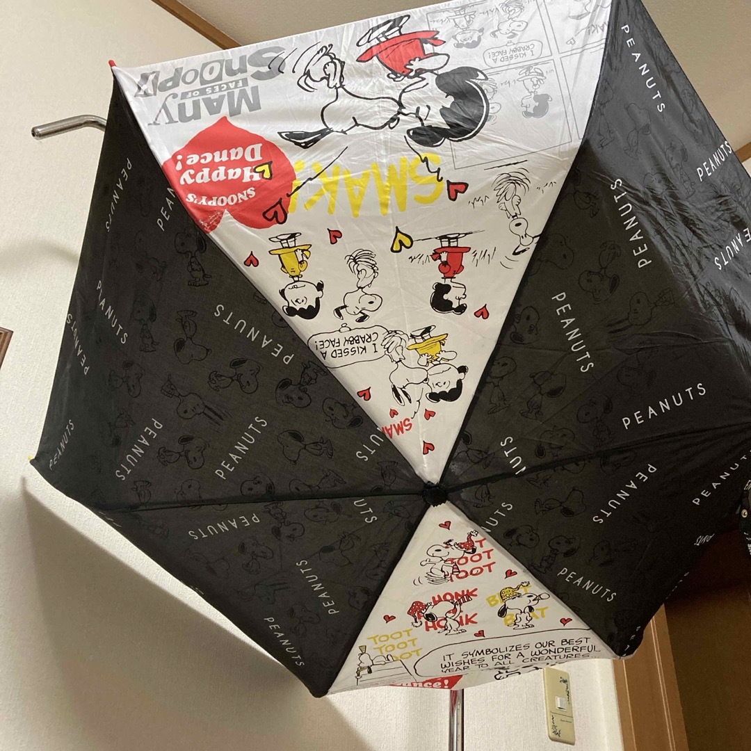 SNOOPY(スヌーピー)の折りたたみ傘　SNOOPY レディースのファッション小物(傘)の商品写真