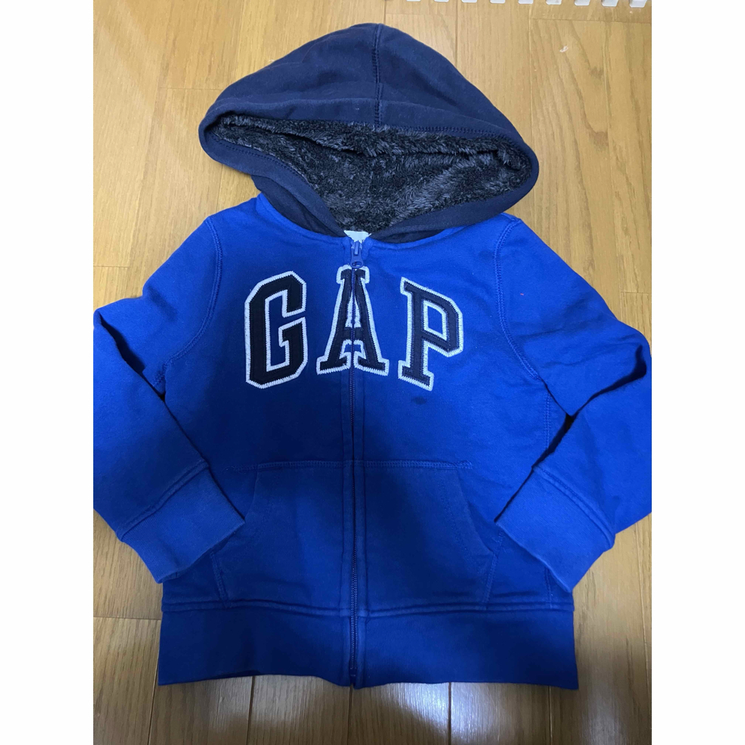 GAP Kids(ギャップキッズ)のGAP kids パーカー　xsサイズ キッズ/ベビー/マタニティのキッズ服男の子用(90cm~)(ジャケット/上着)の商品写真