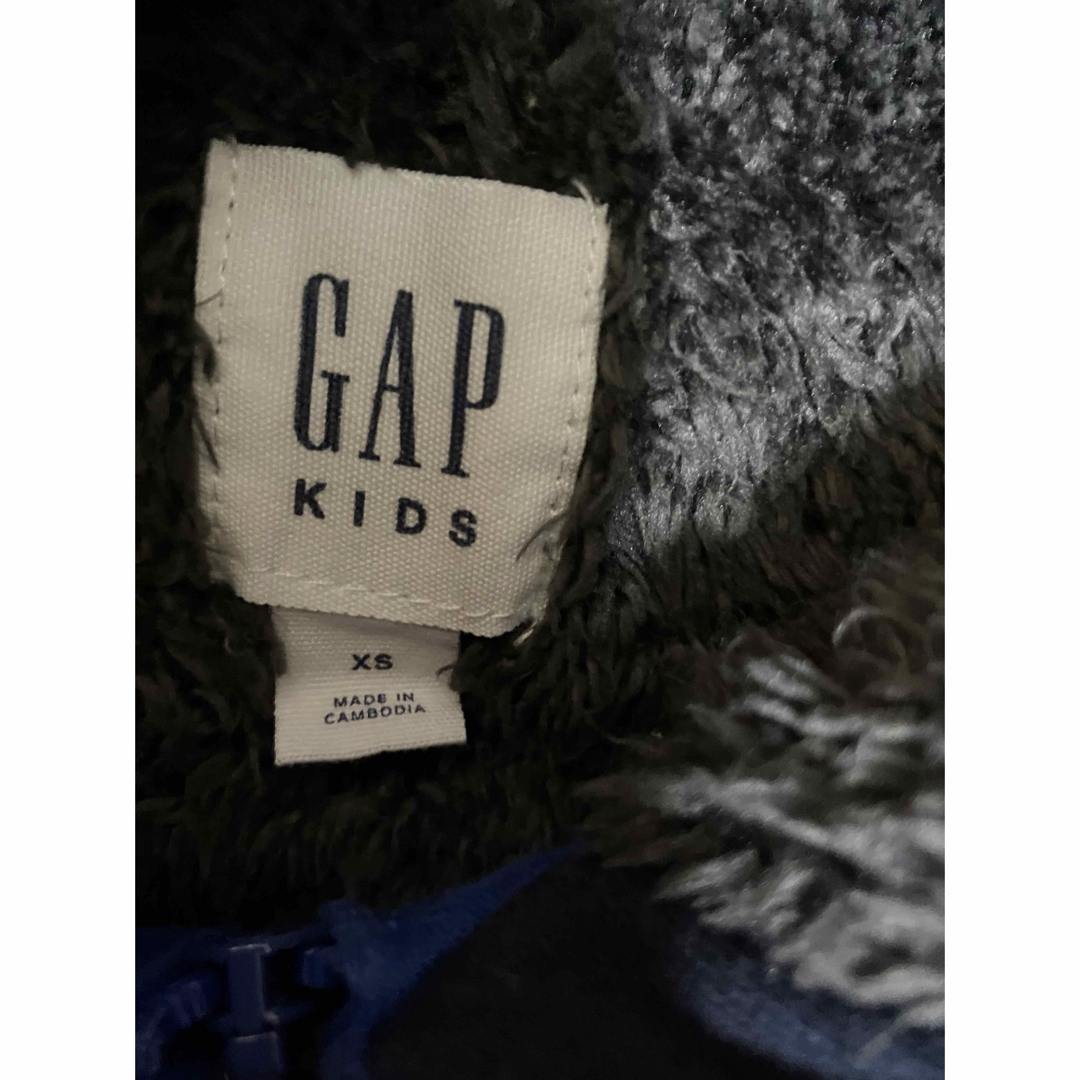 GAP Kids(ギャップキッズ)のGAP kids パーカー　xsサイズ キッズ/ベビー/マタニティのキッズ服男の子用(90cm~)(ジャケット/上着)の商品写真