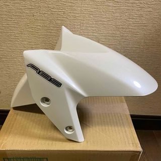 ヤマハ(ヤマハ)の【美品】NMAX SE86J 純正フロントフェンダー(パーツ)