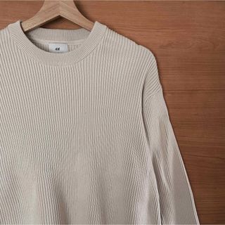 エイチアンドエム(H&M)のH&M リブニット　Uネック　アイボリー　メンズ　トップス　長袖(ニット/セーター)