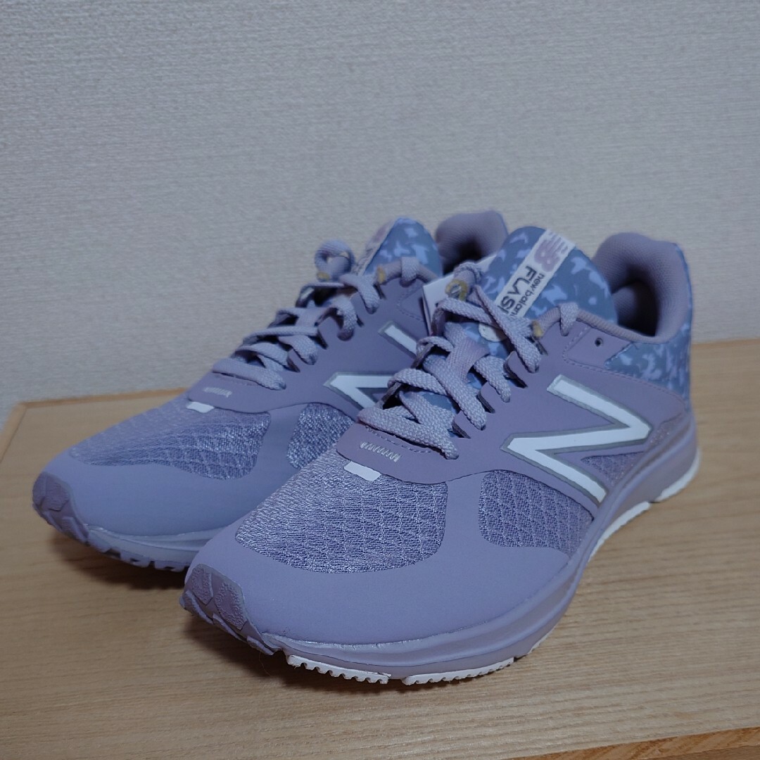 New Balance(ニューバランス)のニューバランス ランニングシューズ WFLSHCP5 25.0 スポーツ/アウトドアのランニング(シューズ)の商品写真