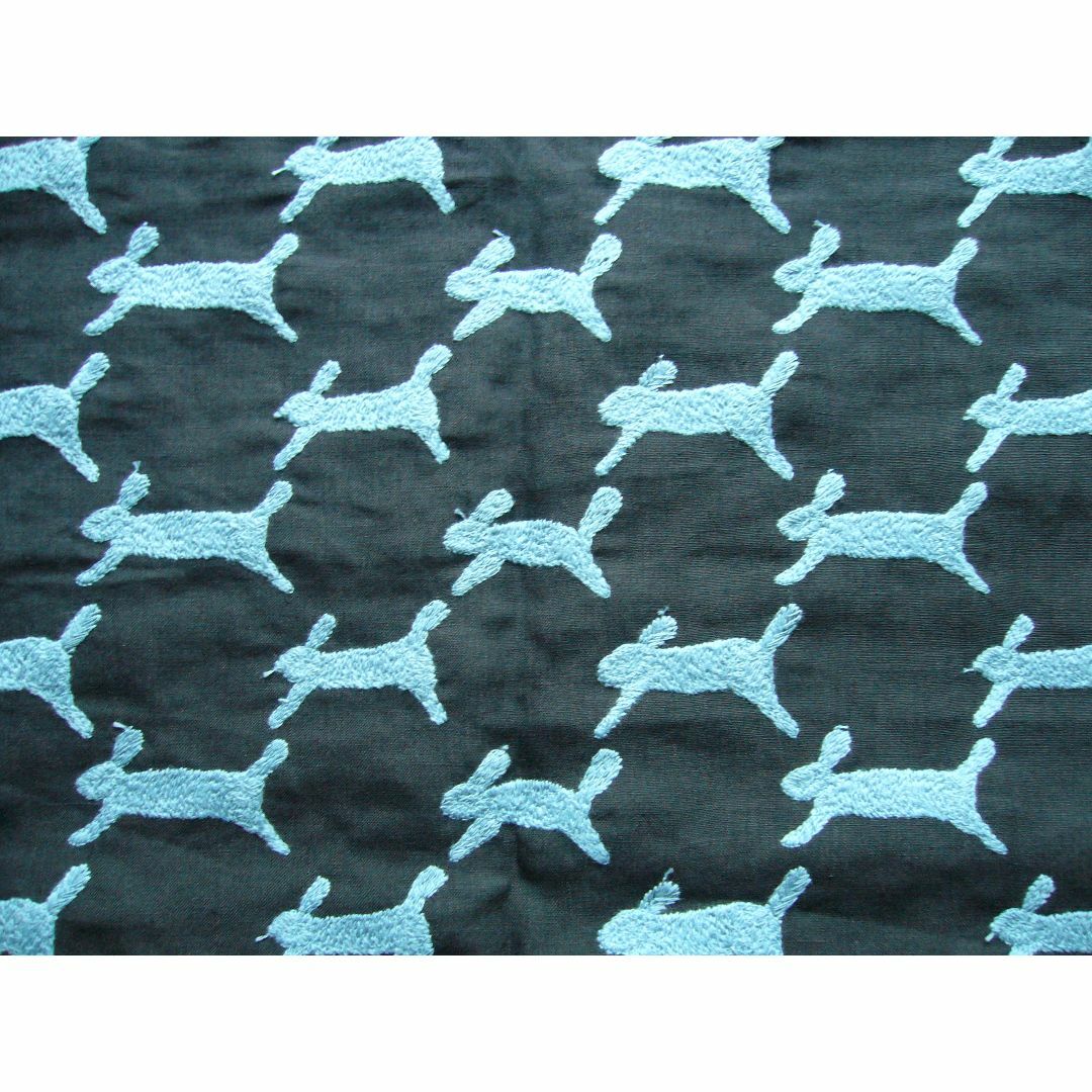 mina perhonen(ミナペルホネン)のミナペルホネン　runrunrun　 ダークネイビー　生地幅の半分×50cm ハンドメイドの素材/材料(生地/糸)の商品写真