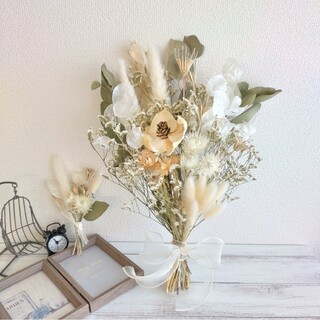 白バラと白い小花のクラッチブーケ✳︎ブートニア✳︎ブーケ