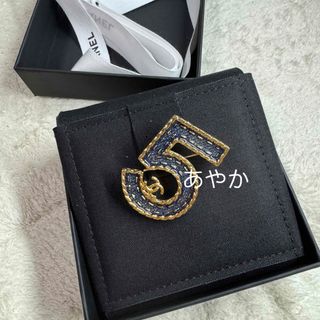 CHANEL(ブローチ/コサージュ ・ ブラック/黒色系)のフリマ CHANEL(ブローチ/コサージュ ・ ブラック/黒色系)のフリマ