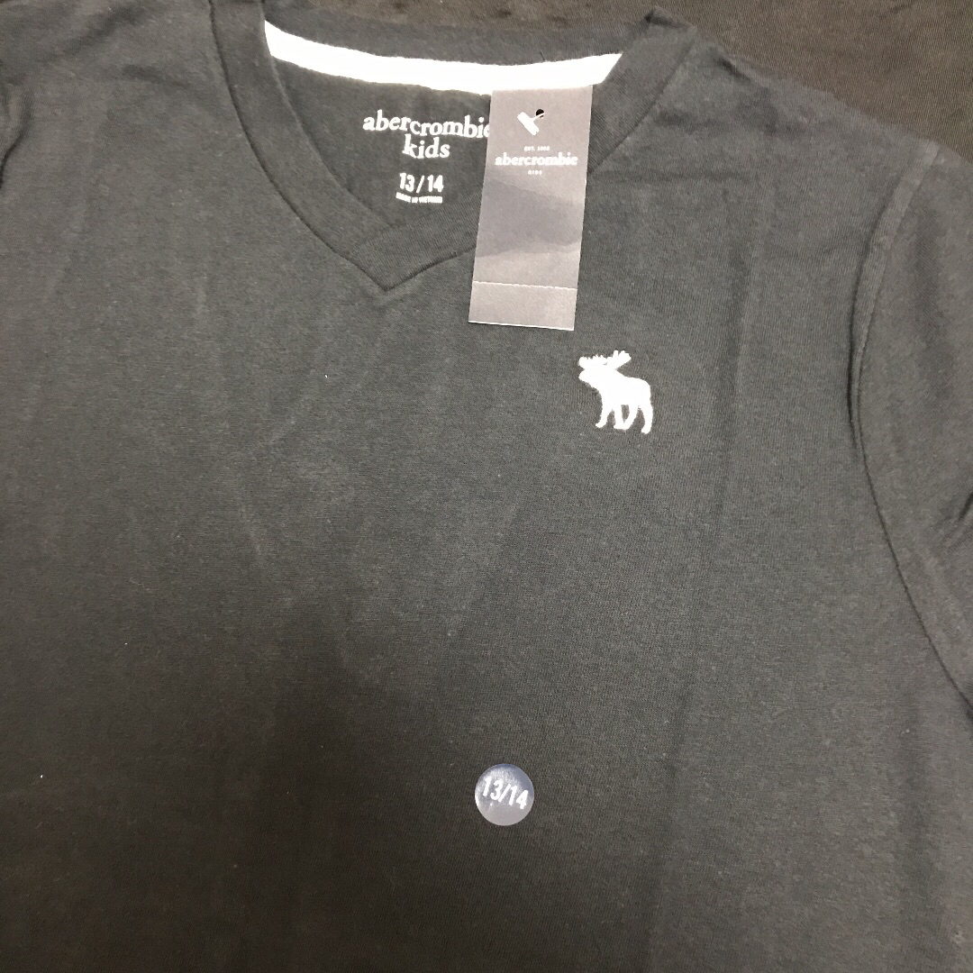 Abercrombie&Fitch(アバクロンビーアンドフィッチ)の割引あり◎XS◎新品正規品◎アバクロ◎VネックTシャツ ◎送料込 メンズのトップス(Tシャツ/カットソー(半袖/袖なし))の商品写真