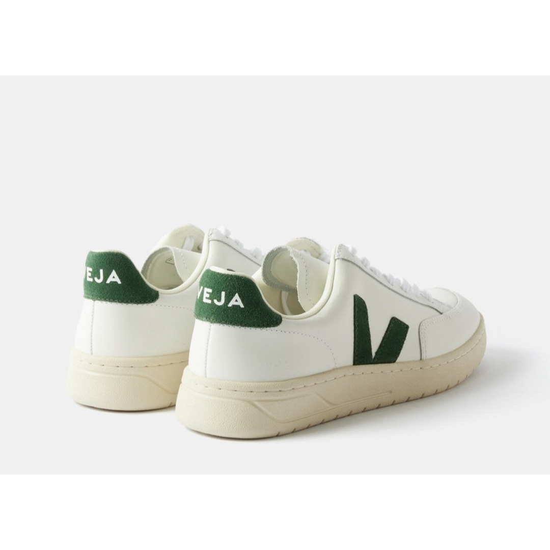 VEJA(ヴェジャ)の新品 未使用VEJA ヴェジャ V-12 LEATHER スニーカーEU39 緑 レディースの靴/シューズ(スニーカー)の商品写真