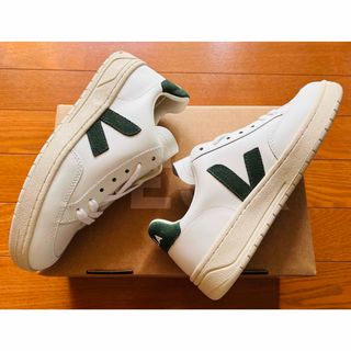 ヴェジャ(VEJA)の新品 未使用VEJA ヴェジャ V-12 LEATHER スニーカーEU39 緑(スニーカー)