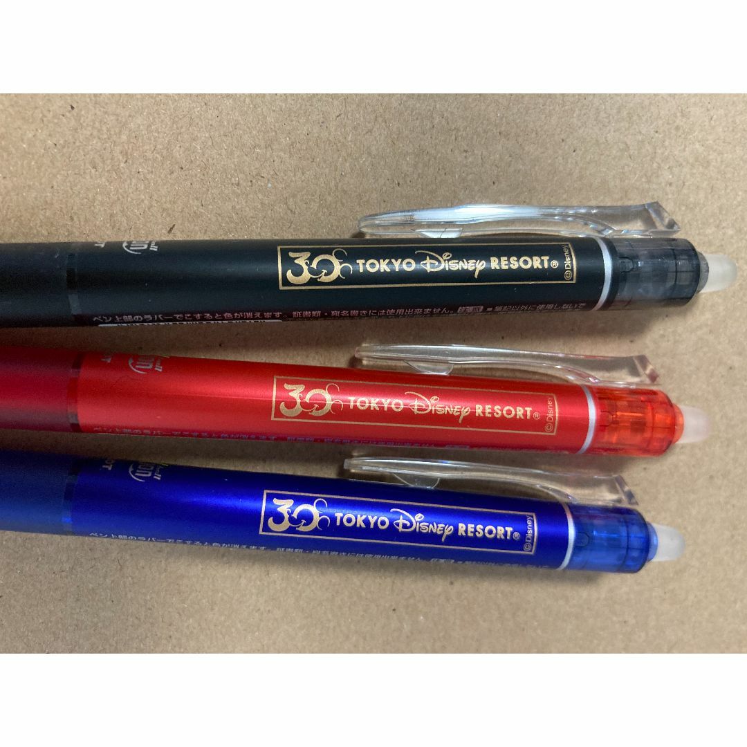 Disney(ディズニー)の東京ディズニーリゾート30周年 非売品フリクションペン黒赤青 3本セット インテリア/住まい/日用品の文房具(ペン/マーカー)の商品写真