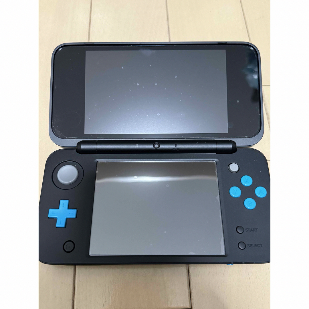 ニンテンドー2DS(ニンテンドー2DS)のNewニンテンドー2DS LL ブラック×ターコイズ  本体 エンタメ/ホビーのゲームソフト/ゲーム機本体(携帯用ゲーム機本体)の商品写真