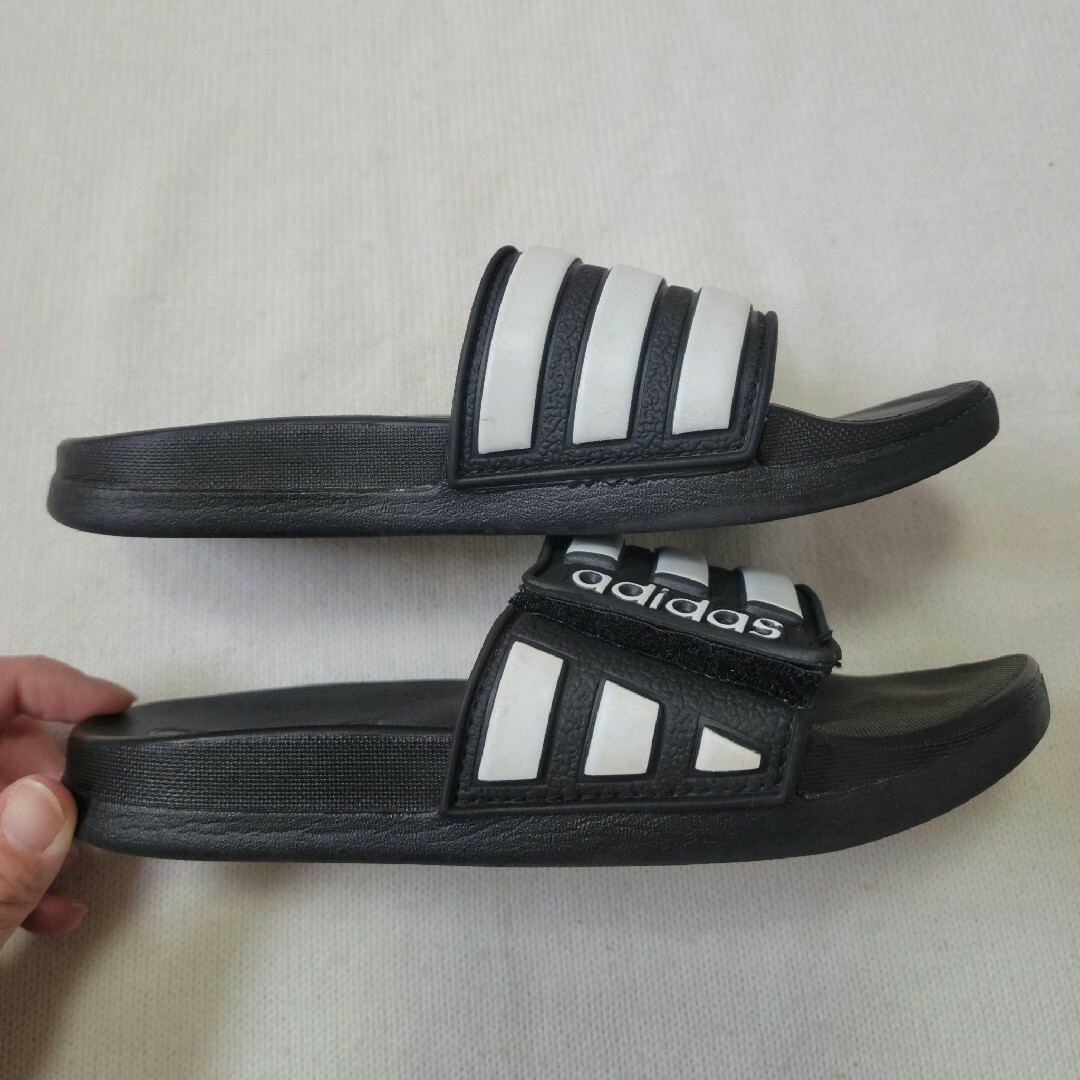 adidas(アディダス)のadidas サンダル スリッパ　19.0cm　19cm　キッズ　子供 キッズ/ベビー/マタニティのキッズ靴/シューズ(15cm~)(サンダル)の商品写真