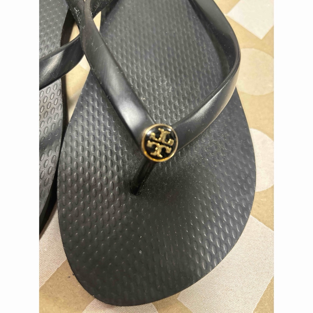 Tory Burch(トリーバーチ)のトリーバーチ　ビーチサンダル　ビーサン　ブラック　24cm レディースの靴/シューズ(ビーチサンダル)の商品写真