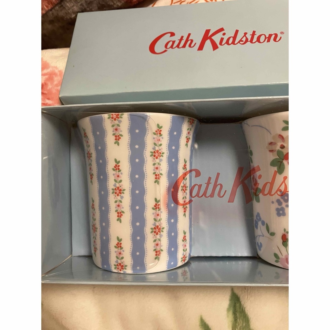 Cath Kidston(キャスキッドソン)の未使用　キャスキッドソン　マグカップ　コップ　陶器　2個 キッズ/ベビー/マタニティの授乳/お食事用品(マグカップ)の商品写真