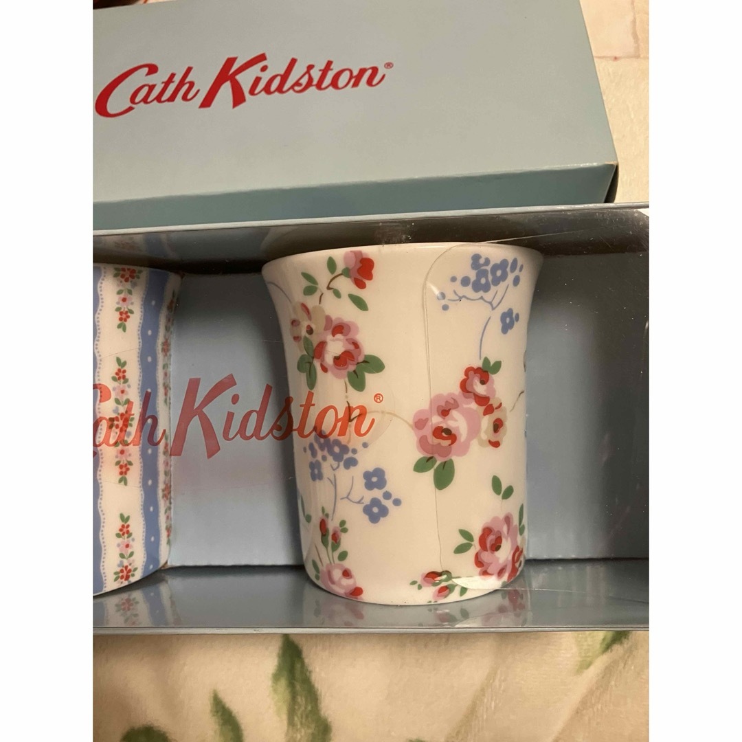 Cath Kidston(キャスキッドソン)の未使用　キャスキッドソン　マグカップ　コップ　陶器　2個 キッズ/ベビー/マタニティの授乳/お食事用品(マグカップ)の商品写真