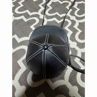 ジェイダブリューアンダーソン(J.W.ANDERSON)のJW ANDERSON Midi Cap Bag (ショルダーバッグ)