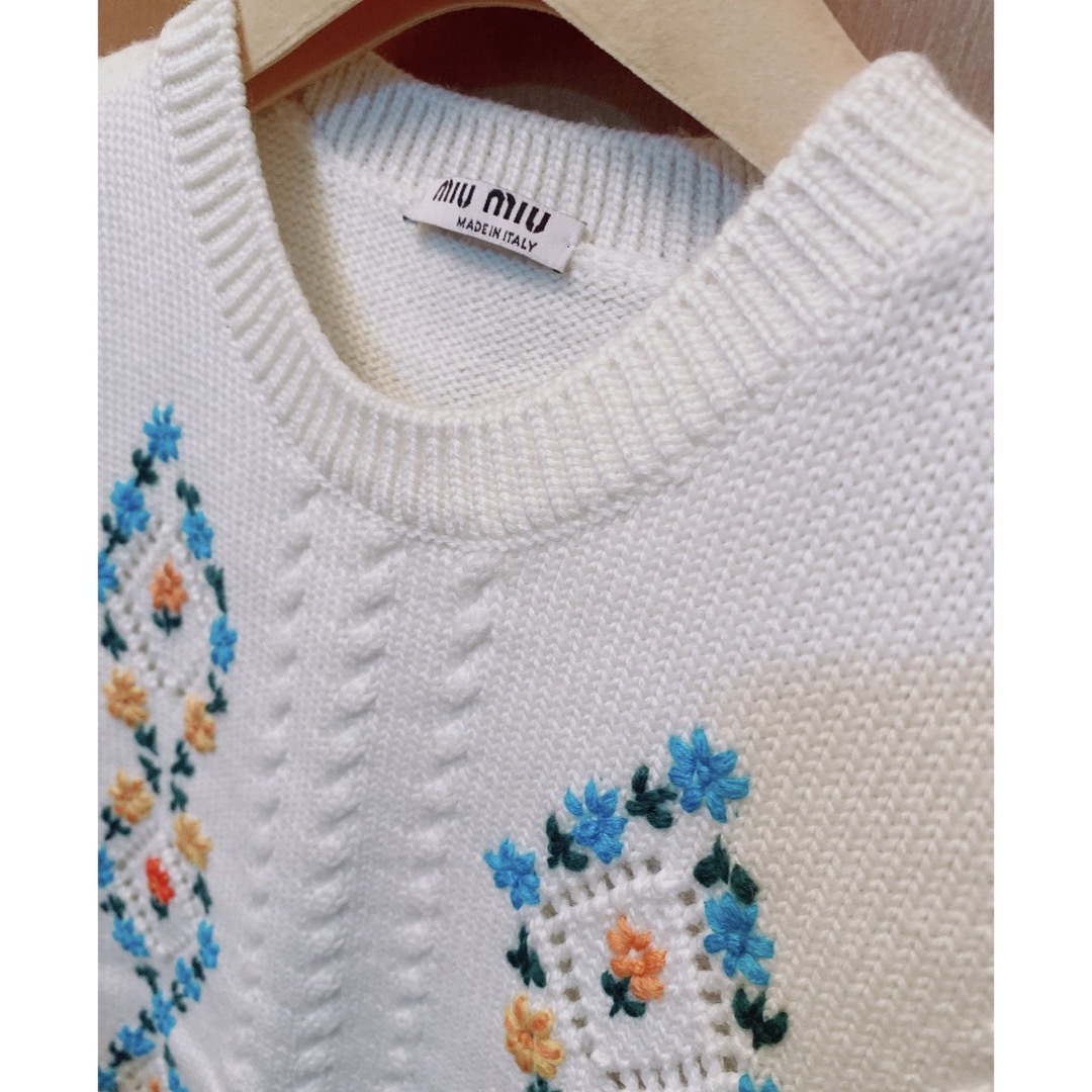 MIUMIU 花刺繍 トップス MIUMIU 花刺繍 トップス