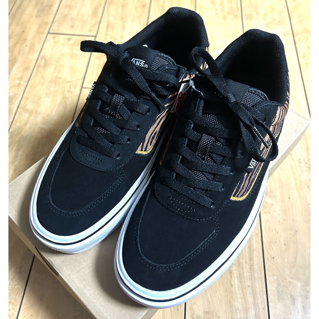 VANS(ヴァンズ)の未使用　27.5cm バンズVANS マーベリック　ブラック　タイガー柄 メンズの靴/シューズ(スニーカー)の商品写真