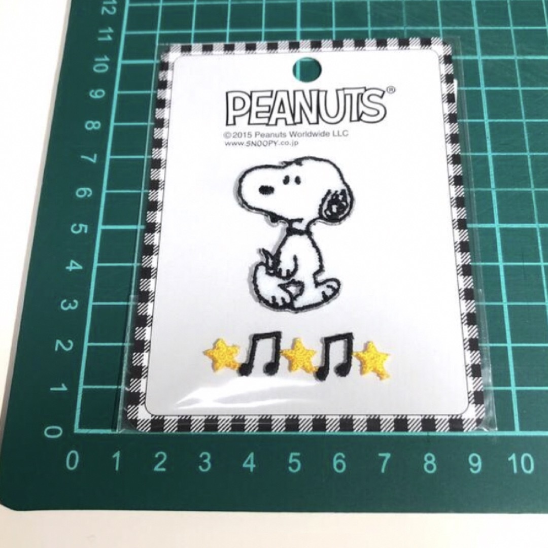 PEANUTS(ピーナッツ)のSNOOPY スヌーピー　ワッペン エンタメ/ホビーのおもちゃ/ぬいぐるみ(キャラクターグッズ)の商品写真