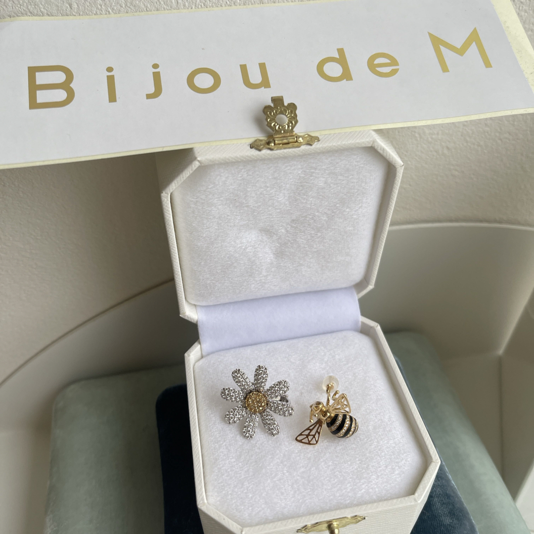 MIO HARUTAKA マーガレットピアス&ミツバチピアス セットの通販 MIO HARUTAKA マーガレットピアス&ミツバチピアス セットの通販