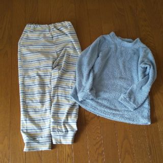 ユニクロ(UNIQLO)の130 パジャマ 冬 モコモコ 水色 ストライプ  長袖 キッズ 男の子 女の子(パジャマ)