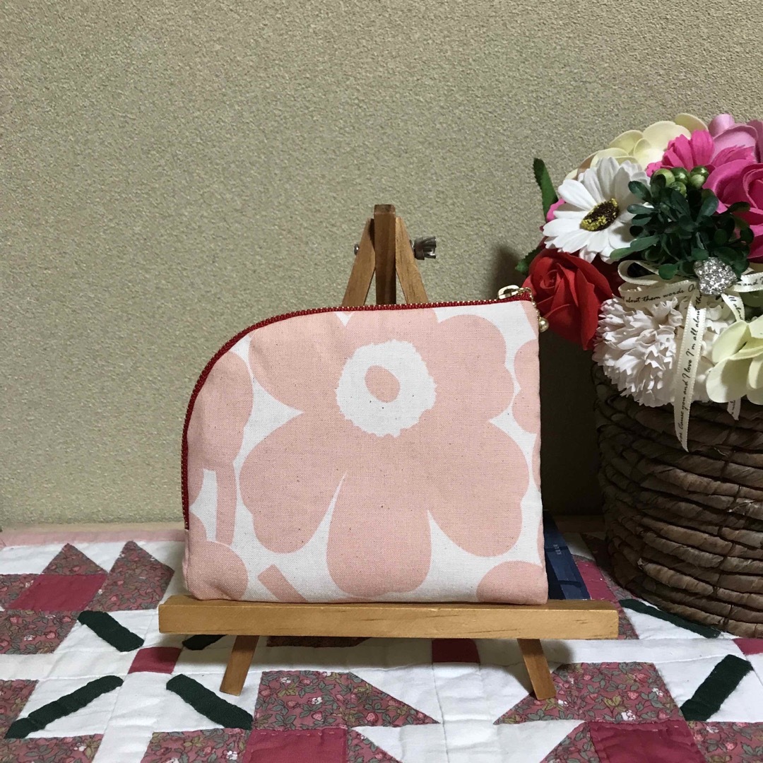 marimekko(マリメッコ)のマリメッコ    生地　ハンドメイド　2023カラー　ピンク　L字型ポーチ ハンドメイドのファッション小物(ポーチ)の商品写真