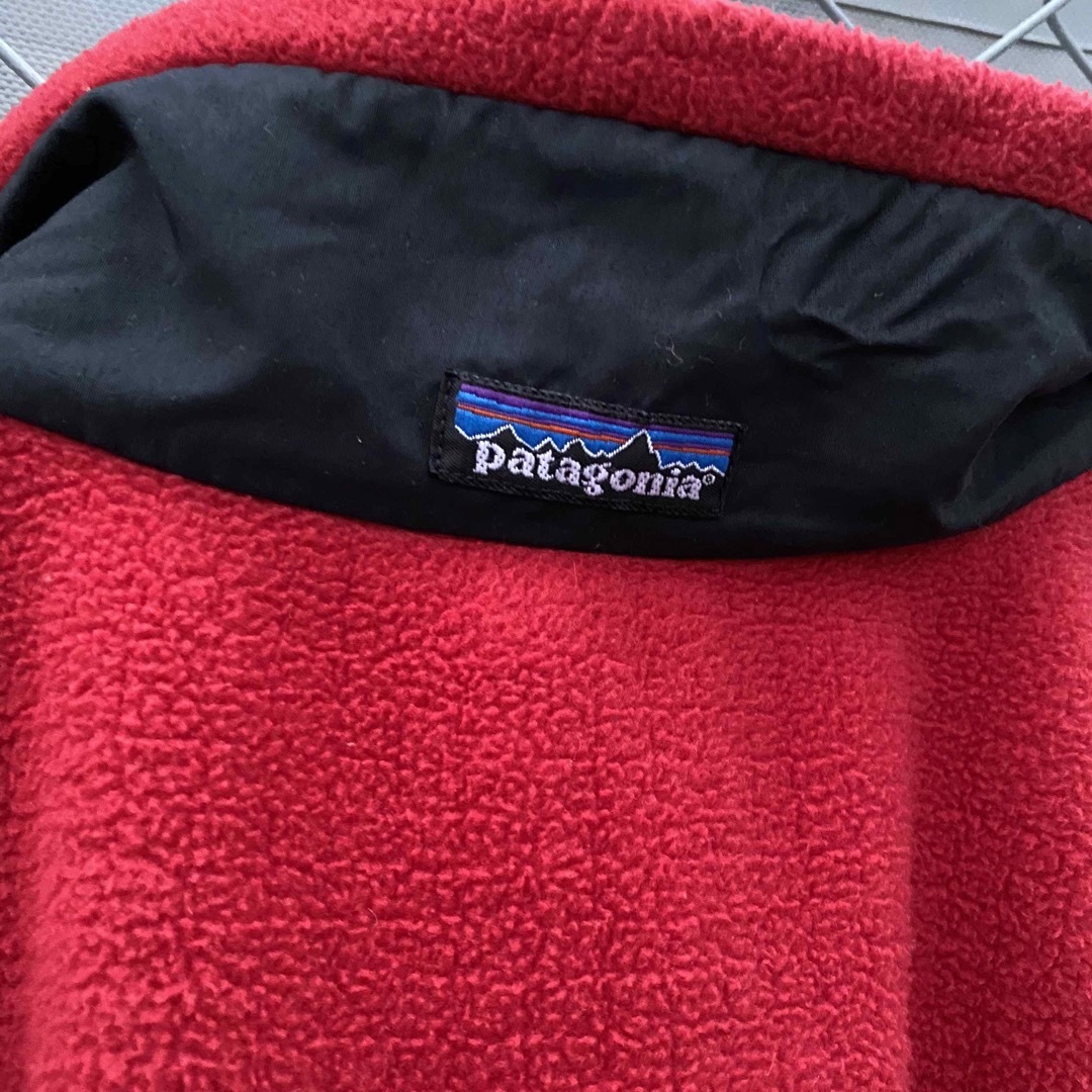 patagonia(パタゴニア)のpatagonia フリース L レッド 古着 メンズのジャケット/アウター(ブルゾン)の商品写真