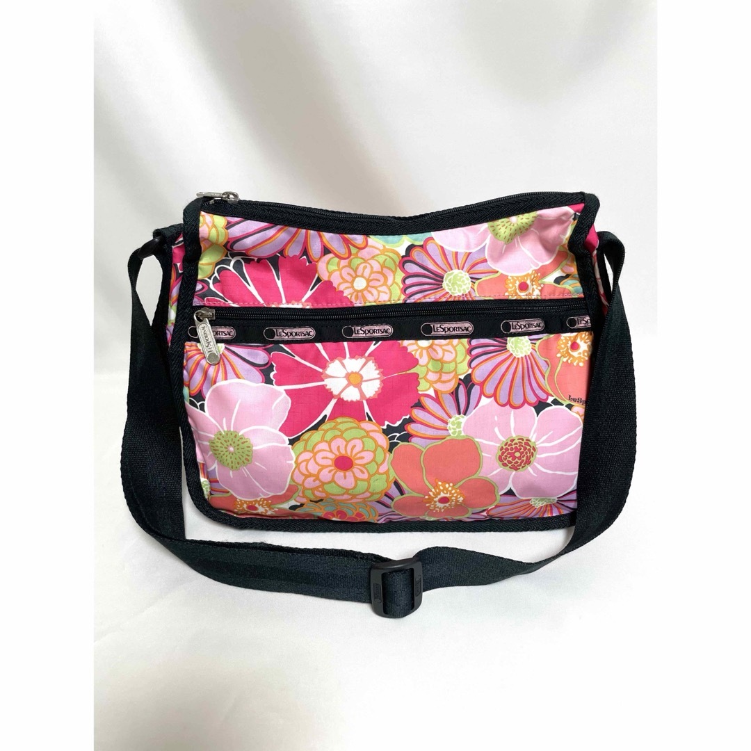 LeSportsac(レスポートサック)の【LeSportsac】レスポートサック　ショルダーバッグ　花柄　ピンク レディースのバッグ(ショルダーバッグ)の商品写真