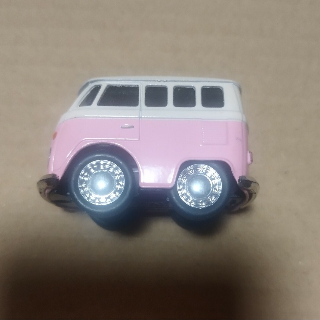 Volkswagen(フォルクスワーゲン)のフォルクスワーゲン　リトルワーゲンバス　パステルピンク　ミニカー エンタメ/ホビーのおもちゃ/ぬいぐるみ(ミニカー)の商品写真