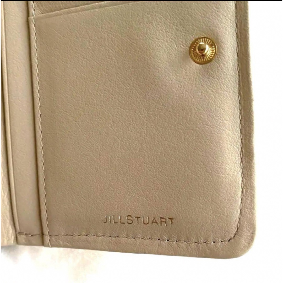 JILLSTUART(ジルスチュアート)の【新品】ジルスチュアート プログレス 口金二つ折り財布 ベージュ がま口 レディースのファッション小物(財布)の商品写真