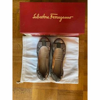 サルヴァトーレフェラガモ(Salvatore Ferragamo)のフェラガモ　バレエシューズ(バレエシューズ)