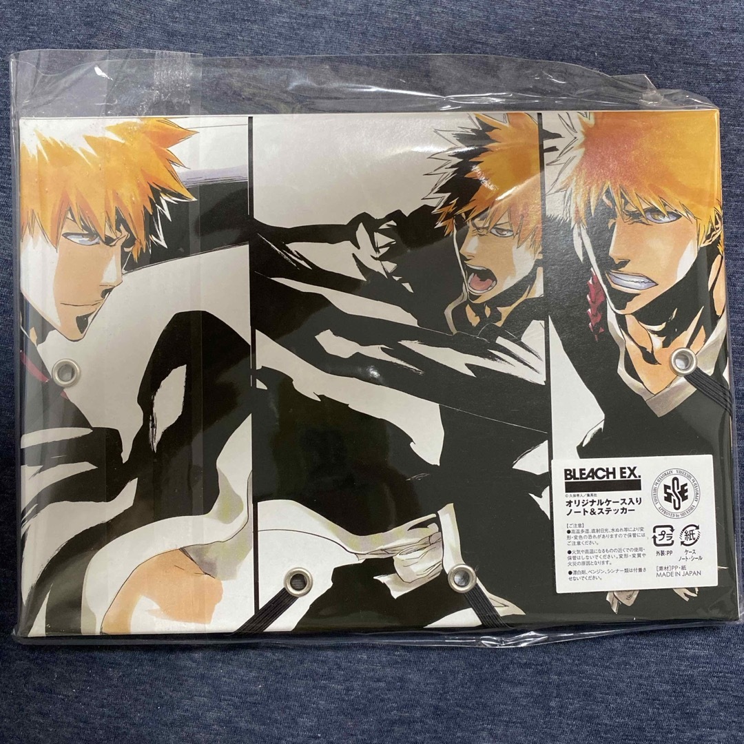 BLEACH 原画展のオリジナルケース入りノート&ステッカー エンタメ/ホビーのおもちゃ/ぬいぐるみ(キャラクターグッズ)の商品写真