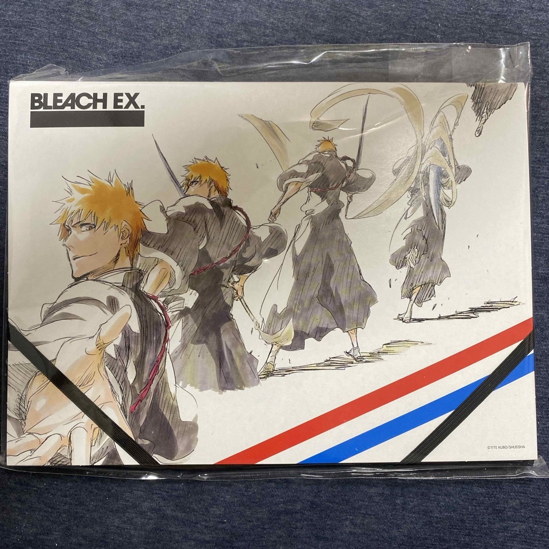 BLEACH 原画展のオリジナルケース入りノート&ステッカー エンタメ/ホビーのおもちゃ/ぬいぐるみ(キャラクターグッズ)の商品写真