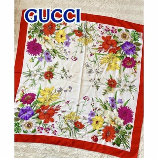 グッチ(Gucci)のGUCCI シルク100% 大判スカーフ　レッド系　にフラワー　ボタニカル柄(バンダナ/スカーフ)