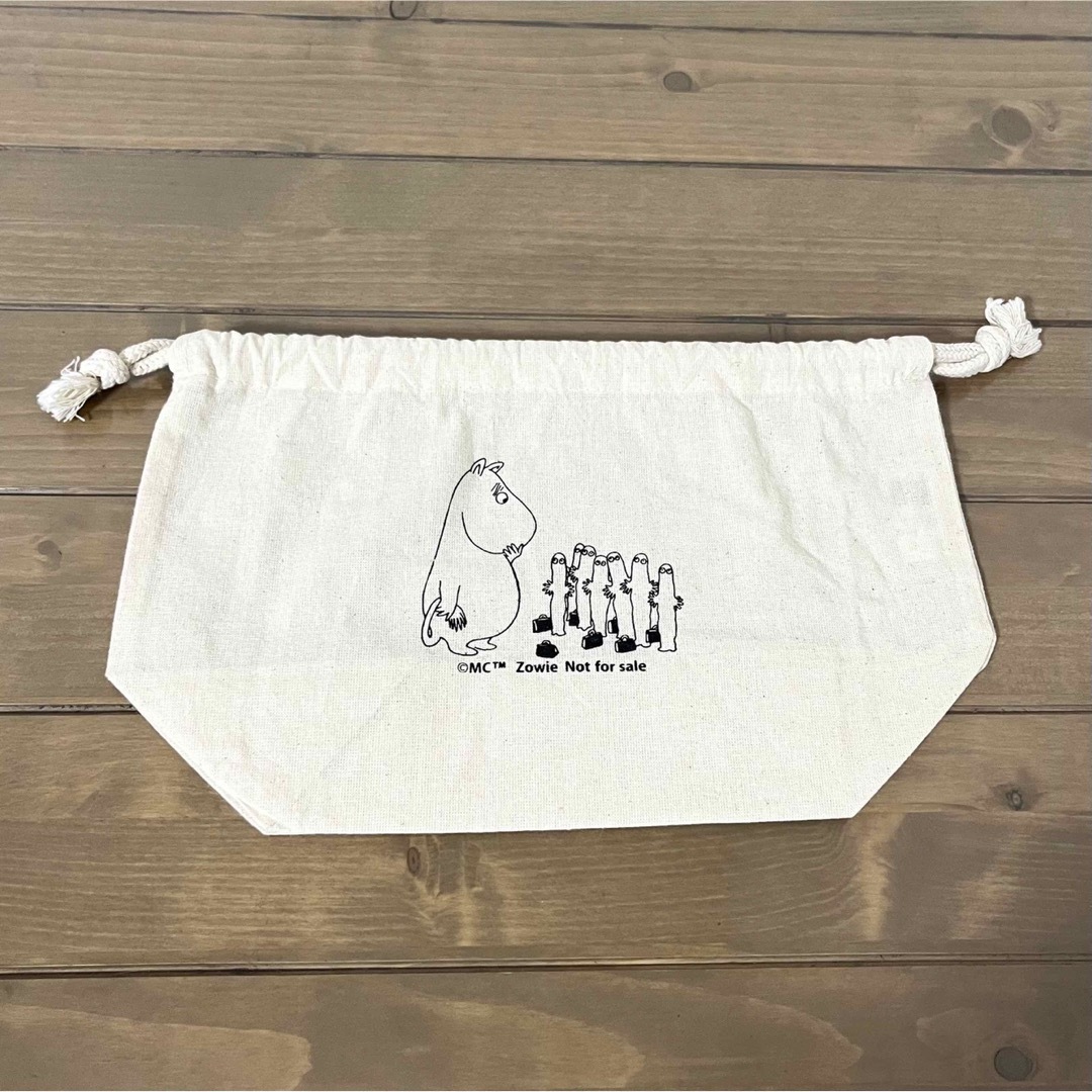 MOOMIN(ムーミン)のムーミンショップ ニョロニョロの日 コットン巾着 巾着袋 未使用品 キッズ/ベビー/マタニティのこども用バッグ(ランチボックス巾着)の商品写真